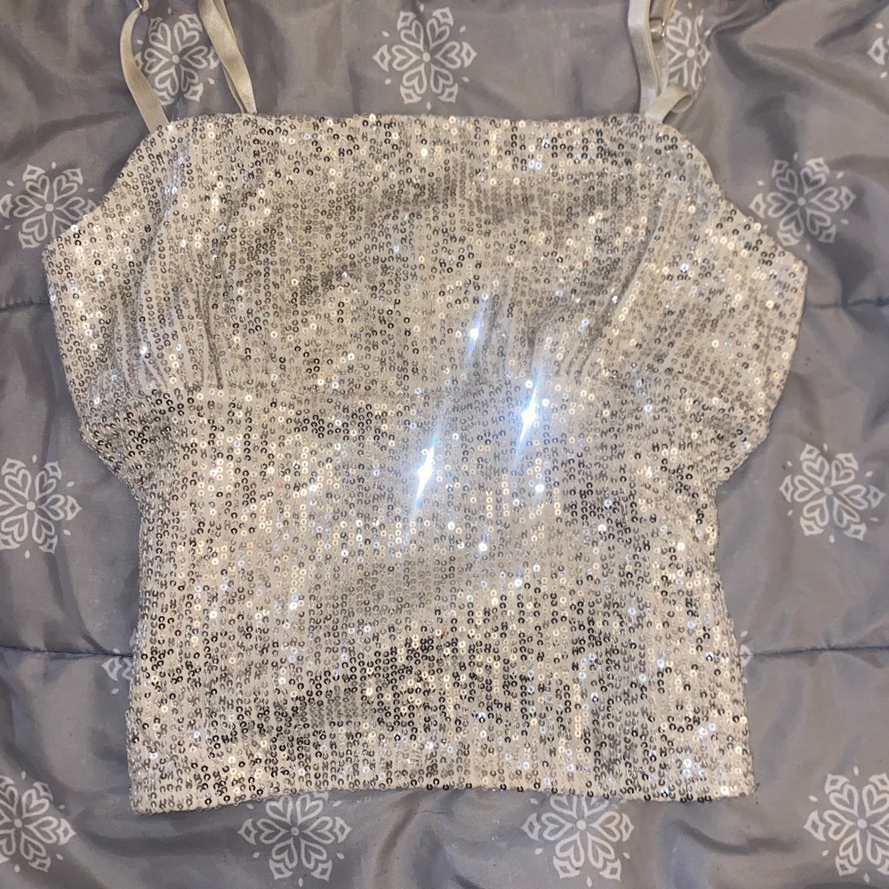 Shiny white crop top